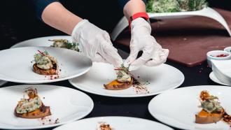 Top 4 food safety challenges in catering